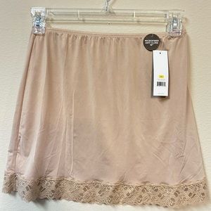 Jones NY Microfiber Anti-Cling Nude Half Slip with Lace Women’s Size Medium NWT
